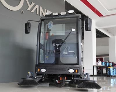 揚(yáng)子掃地機(jī)