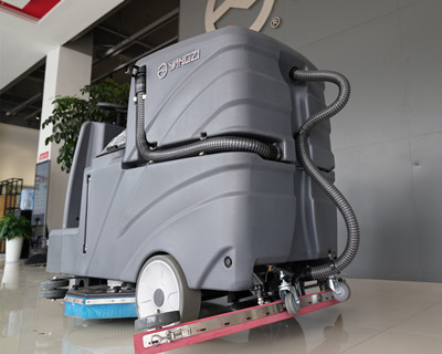 駕駛式洗地機(jī)