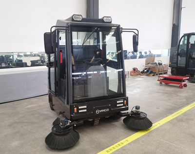 揚(yáng)子掃地機(jī)