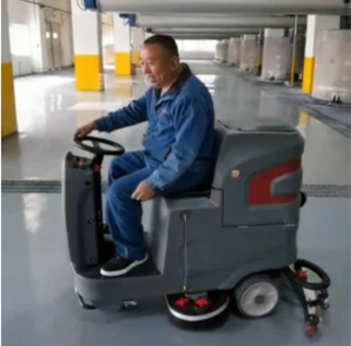 駕駛式洗地機(jī)