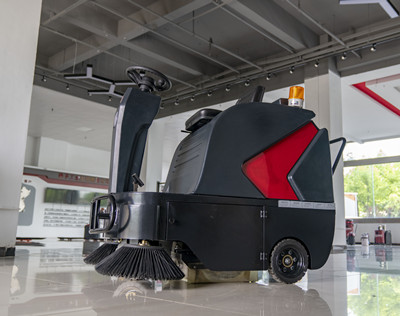 駕駛式掃地機(jī)