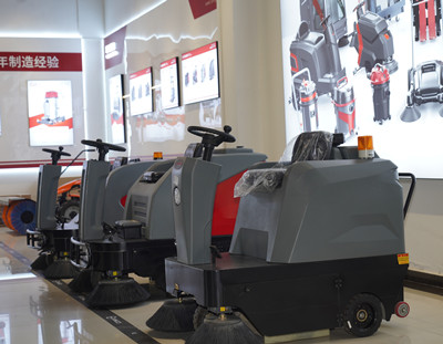 揚(yáng)子掃地機(jī)