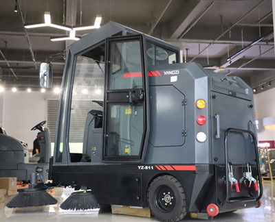 駕駛式掃地機 駕駛式掃地機